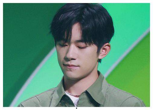 脸上有痘的男明星,揭秘痘痘男星如何焕发明星光彩