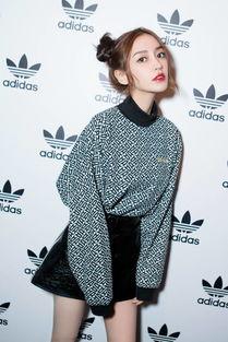 明星卫衣合照,卫衣穿搭风采无限