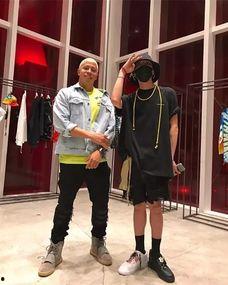 韩国明星穿陈冠希鞋子,陈冠希鞋款引领时尚风潮